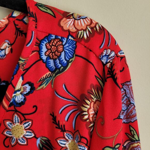 Chelsea & Theodore Womens Blouse Plus Size XXL Red Floral Print Crossover Hem - Picture 4 of 10